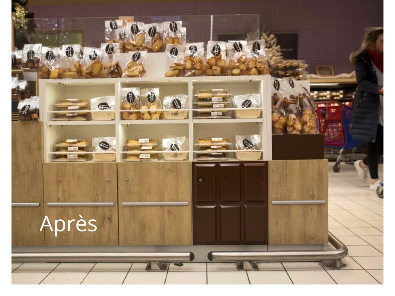 Meuble de présentation de boulangerie habillé en vinyle bois